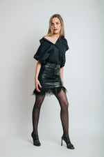 FALDA DE PIEL CON PLUMAS